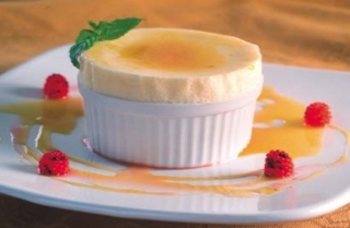 Soufflé helado de maracuyá